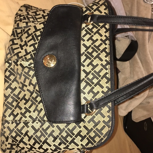Tommy Hilfiger  hand bag - Picture 1 of 3